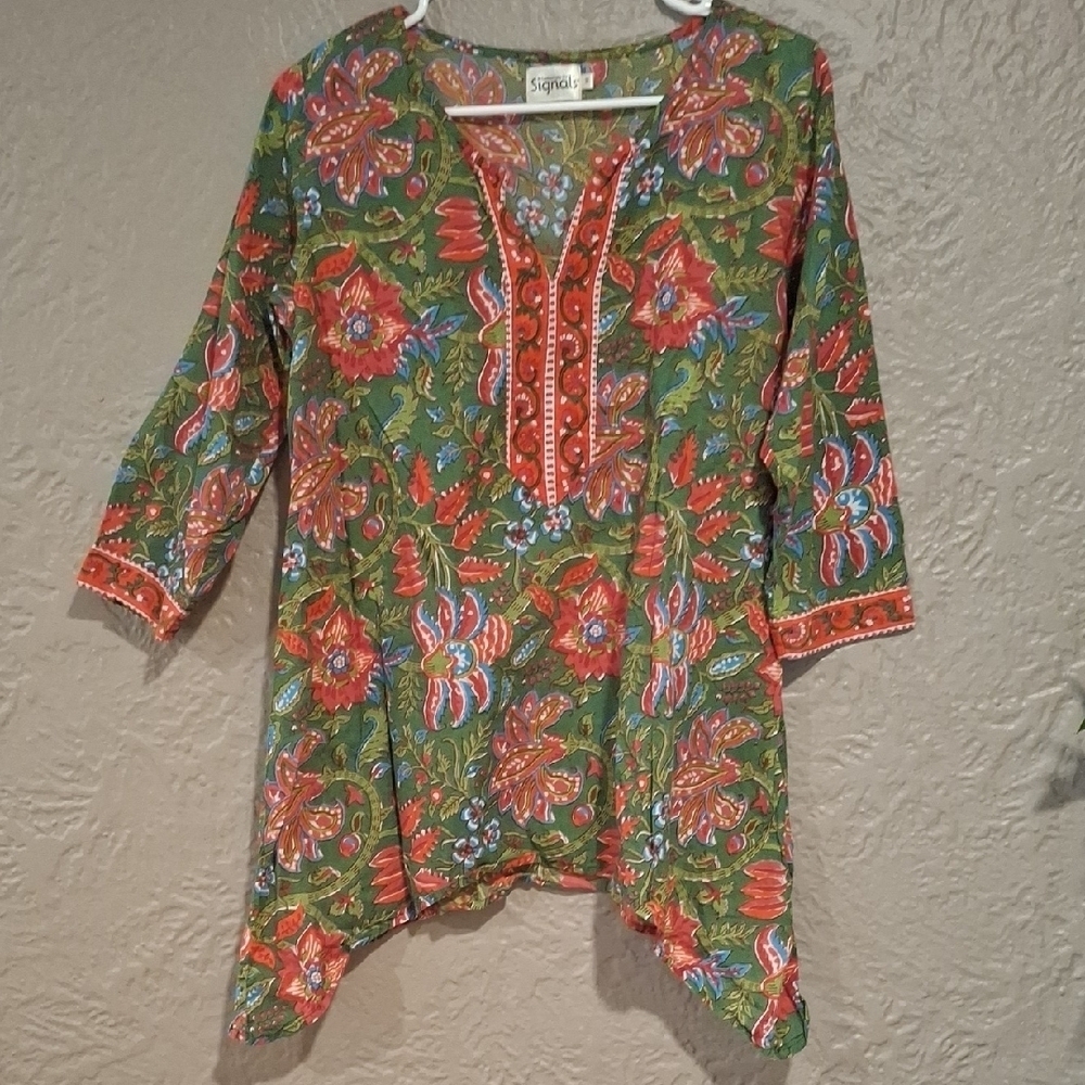 Exclusively For Signals Women's . Size M